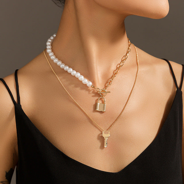 Goth Baroque Pearl Coin Portrait Pendant Necklace for Women Vintage Multi Layer Link Chain Necklace Punk Aesthetic Jewelry